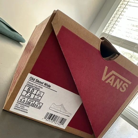 NEW Vans | Wide old skool white vans - Picture 2 of 9